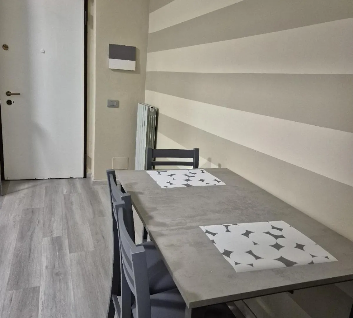 Mia Casa Muggio Apartment