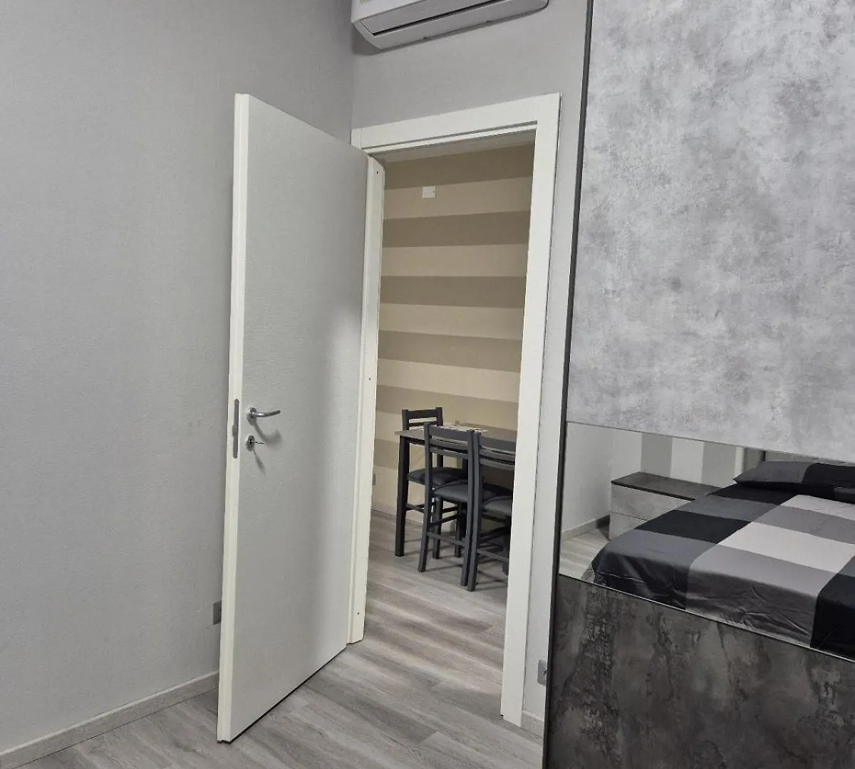 Mia Casa Muggio Apartment